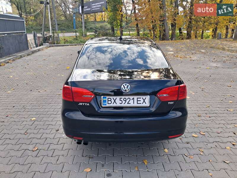 Седан Volkswagen Jetta 2013 в Львові
