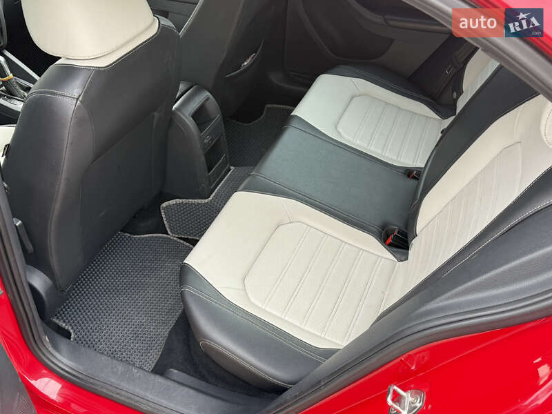 Седан Volkswagen Jetta 2016 в Новом Буге фото 11 Седан Volkswagen Jetta 2016 в Новом Буге