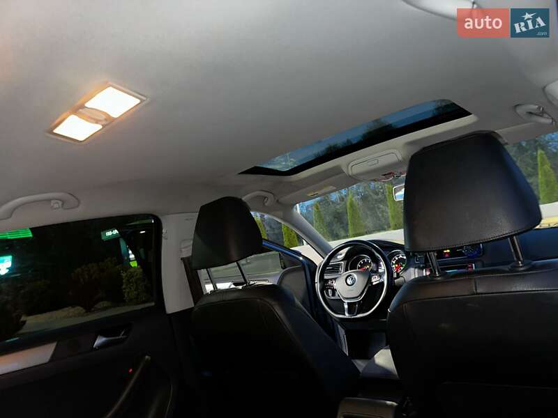 Седан Volkswagen Jetta 2016 в Хмельницком