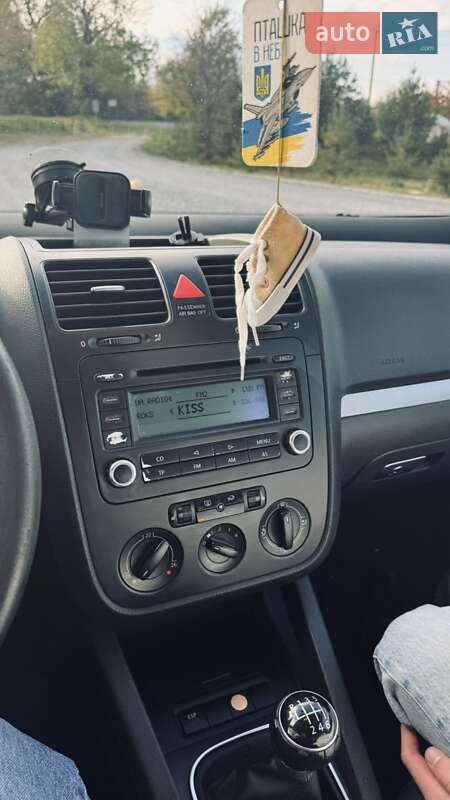 Седан Volkswagen Jetta 2005 в Львове