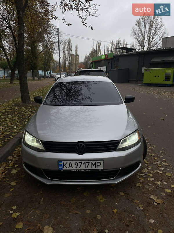 Седан Volkswagen Jetta 2010 в Киеве фото Седан Volkswagen Jetta 2010 в Киеве