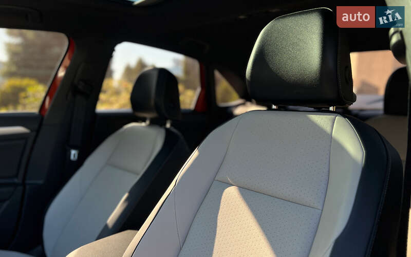 Седан Volkswagen Jetta 2019 в Львове