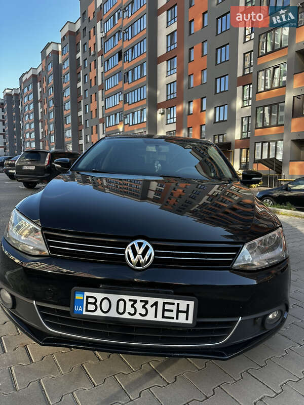 Седан Volkswagen Jetta 2013 в Тернополе