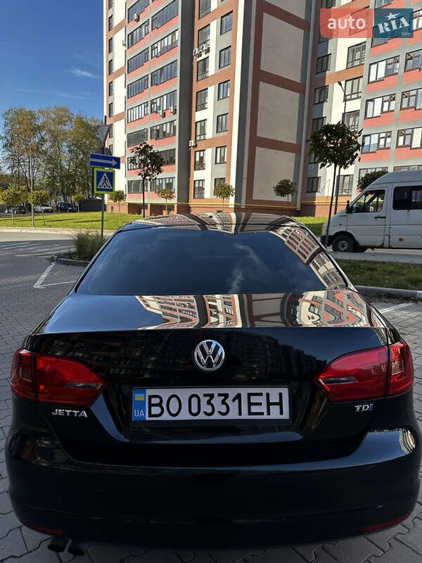 Седан Volkswagen Jetta 2013 в Тернополе