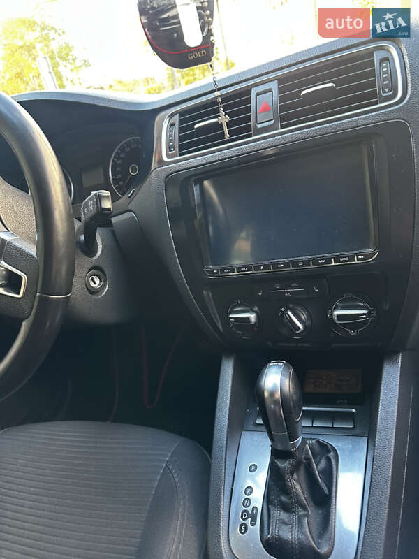 Седан Volkswagen Jetta 2013 в Тернополе