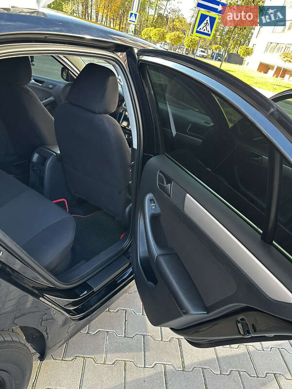 Седан Volkswagen Jetta 2013 в Тернополе