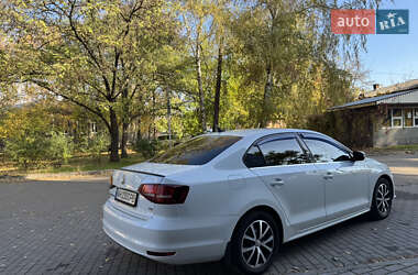 Седан Volkswagen Jetta 2017 в  фото 6 Седан Volkswagen Jetta 2017 в