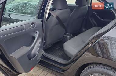 Седан Volkswagen Jetta 2011 в 