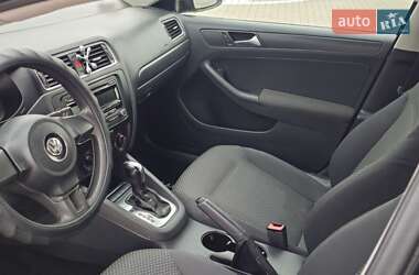 Седан Volkswagen Jetta 2011 в 