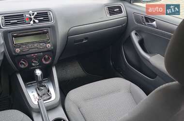 Седан Volkswagen Jetta 2011 в 