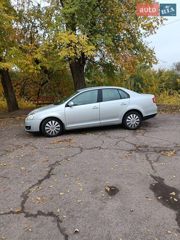 Седан Volkswagen Jetta 2005 в Верхньодніпровську