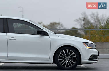 Седан Volkswagen Jetta 2015 в  фото 10 Седан Volkswagen Jetta 2015 в