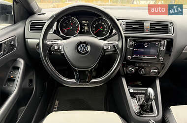 Седан Volkswagen Jetta 2015 в  фото 22 Седан Volkswagen Jetta 2015 в