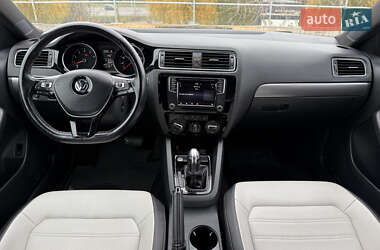 Седан Volkswagen Jetta 2015 в  фото 21 Седан Volkswagen Jetta 2015 в