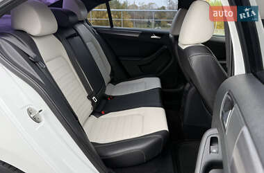 Седан Volkswagen Jetta 2015 в  фото 39 Седан Volkswagen Jetta 2015 в