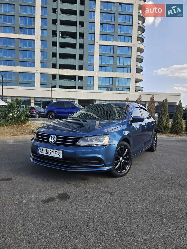 Седан Volkswagen Jetta 2017 в 