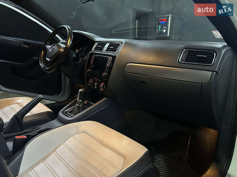 Седан Volkswagen Jetta 2015 в Сумах