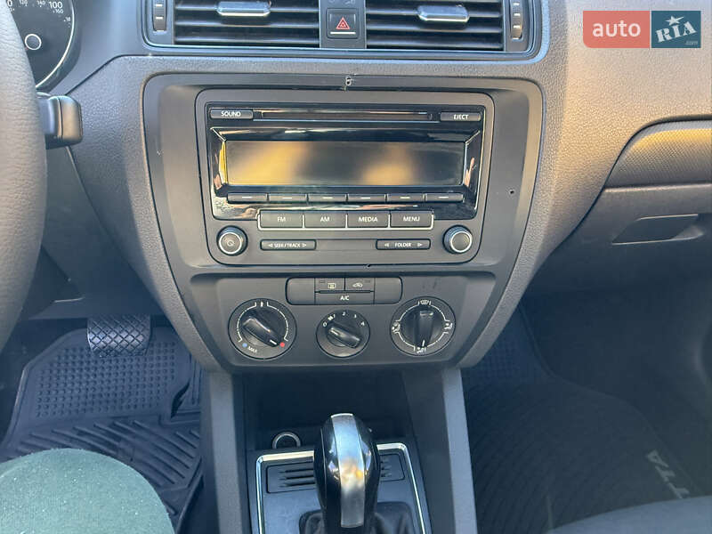 Седан Volkswagen Jetta 2015 в Запорожье