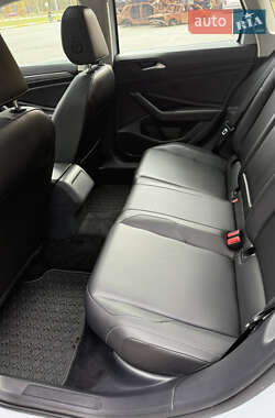 Седан Volkswagen Jetta 2018 в  фото 7 Седан Volkswagen Jetta 2018 в