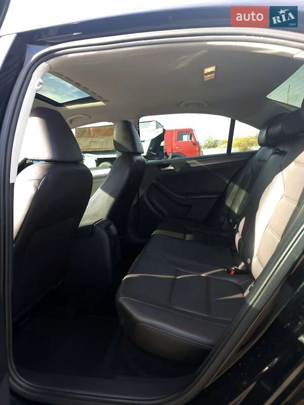 Седан Volkswagen Jetta 2015 в Запорожье фото 12 Седан Volkswagen Jetta 2015 в Запорожье