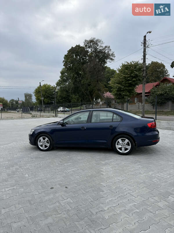 Седан Volkswagen Jetta 2011 в Калуше
