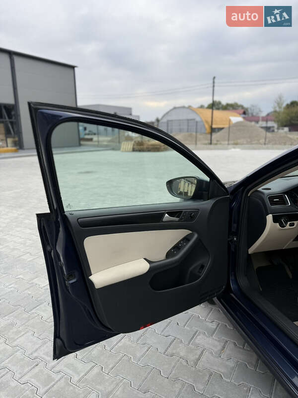 Седан Volkswagen Jetta 2011 в Калуше