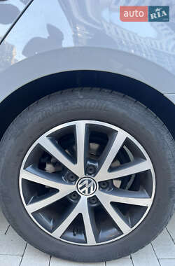 Седан Volkswagen Jetta 2016 в  фото 12 Седан Volkswagen Jetta 2016 в