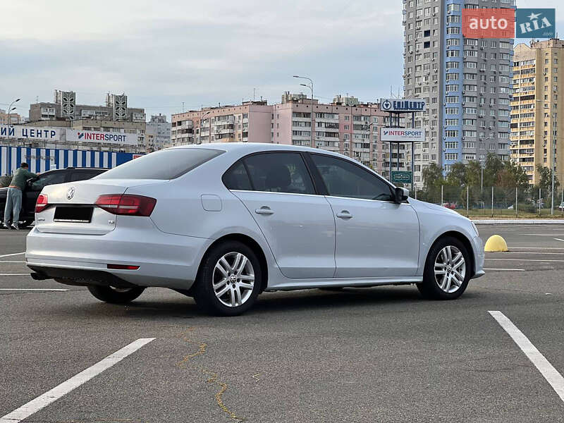 Седан Volkswagen Jetta 2017 в Киеве