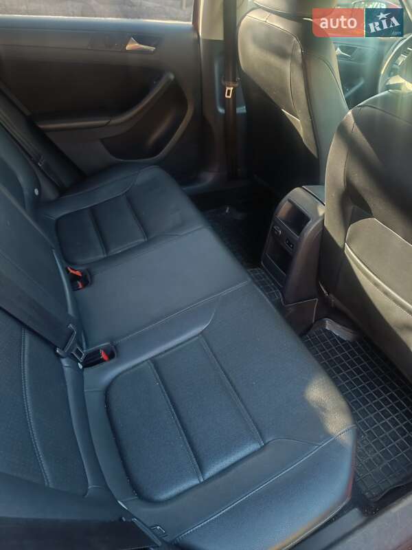Седан Volkswagen Jetta 2014 в Шептицькому фото 12 Седан Volkswagen Jetta 2014 в Шептицькому