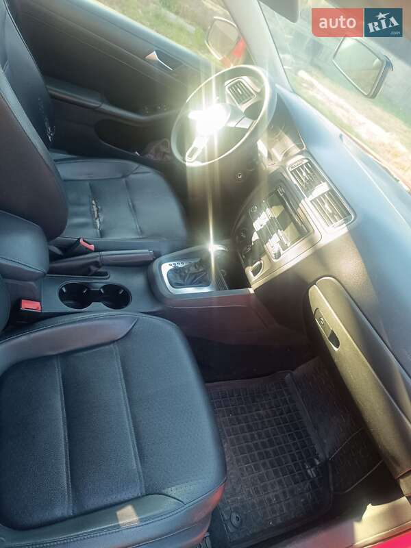 Седан Volkswagen Jetta 2014 в Шептицькому фото 13 Седан Volkswagen Jetta 2014 в Шептицькому