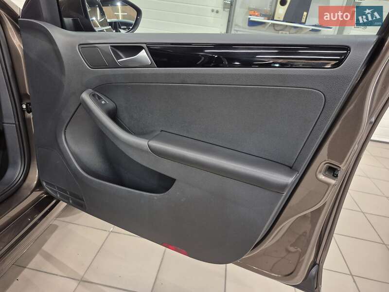 Седан Volkswagen Jetta 2013 в Киеве фото 27 Седан Volkswagen Jetta 2013 в Киеве