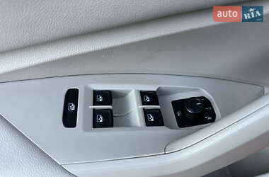 Седан Volkswagen Jetta 2019 в  фото 11 Седан Volkswagen Jetta 2019 в