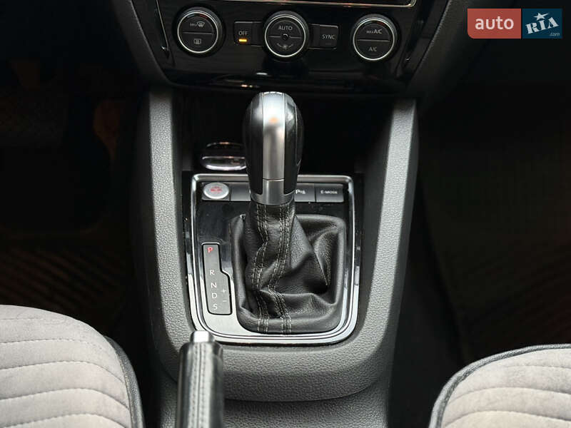 Седан Volkswagen Jetta 2015 в Одессе фото 49 Седан Volkswagen Jetta 2015 в Одессе