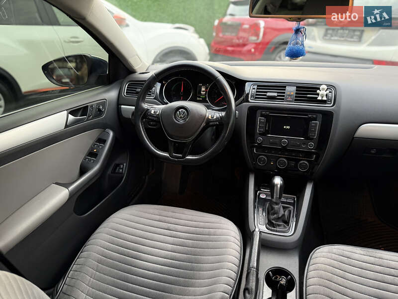 Седан Volkswagen Jetta 2015 в Одессе фото 52 Седан Volkswagen Jetta 2015 в Одессе