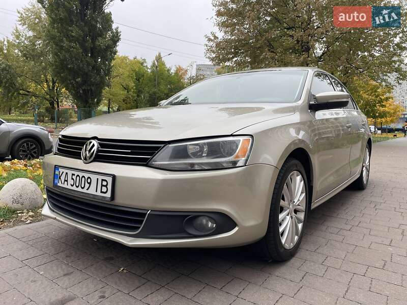 Седан Volkswagen Jetta 2013 в Києві