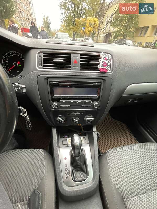 Седан Volkswagen Jetta 2013 в Києві