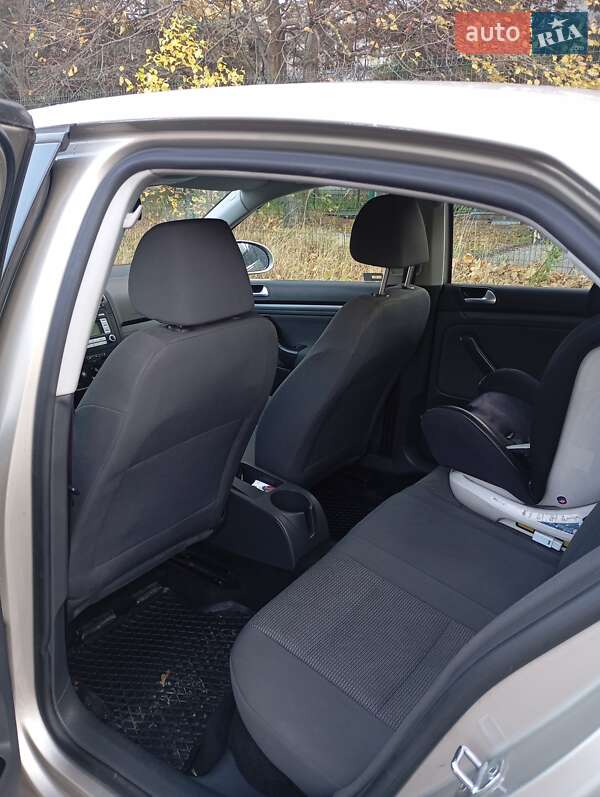 Седан Volkswagen Jetta 2006 в Львове