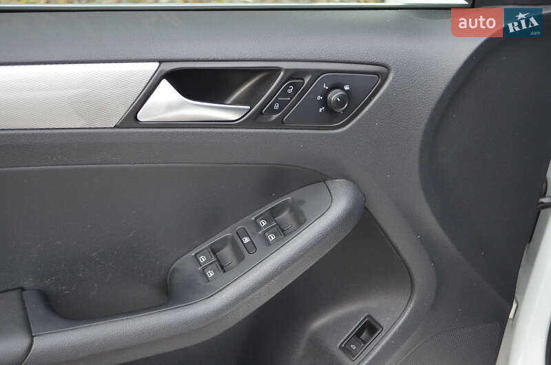 Седан Volkswagen Jetta 2016 в Киеве фото 24 Седан Volkswagen Jetta 2016 в Киеве