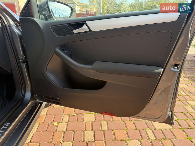 Седан Volkswagen Jetta 2012 в Одессе