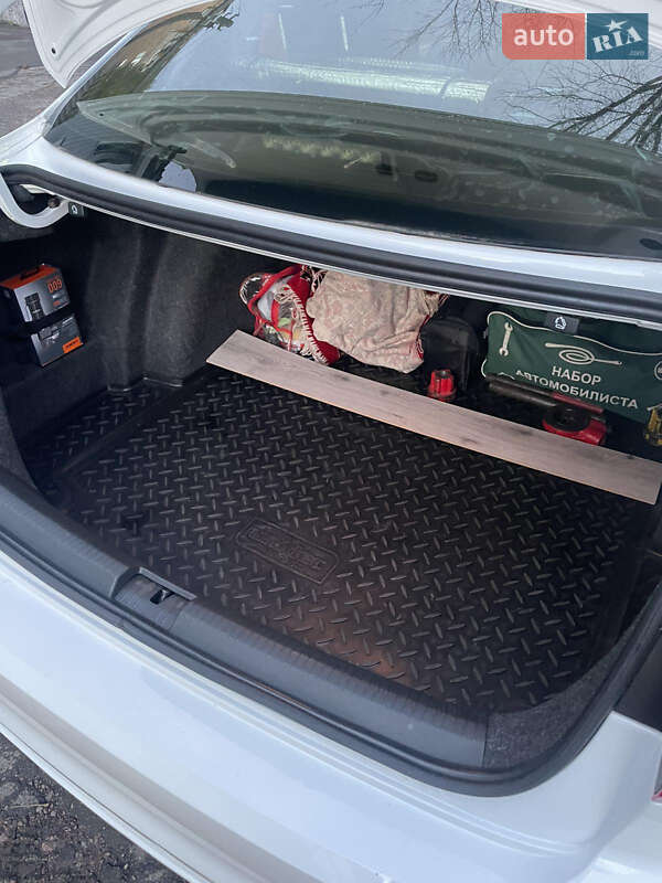 Седан Volkswagen Jetta 2016 в Киеве фото 12 Седан Volkswagen Jetta 2016 в Киеве