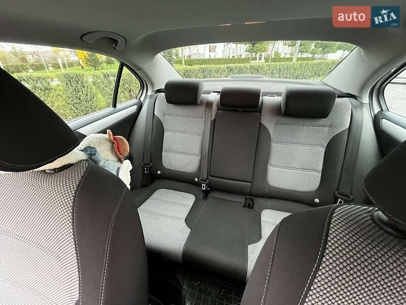 Седан Volkswagen Jetta 2013 в Умані