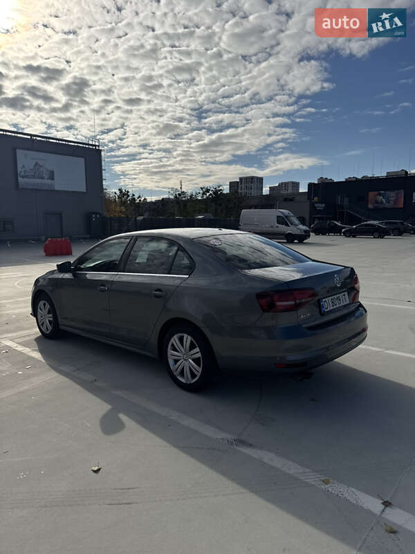 Седан Volkswagen Jetta 2016 в Києві