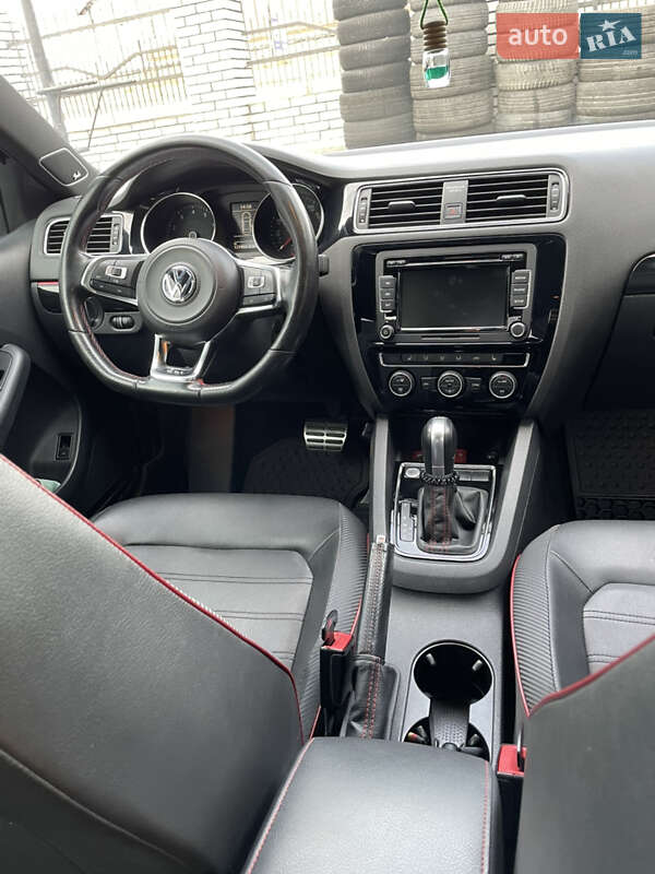 Седан Volkswagen Jetta 2014 в Львове