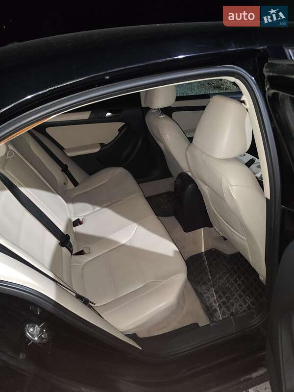 Седан Volkswagen Jetta 2011 в Хмельницькому