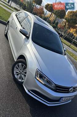 Седан Volkswagen Jetta 2016 в Киеве