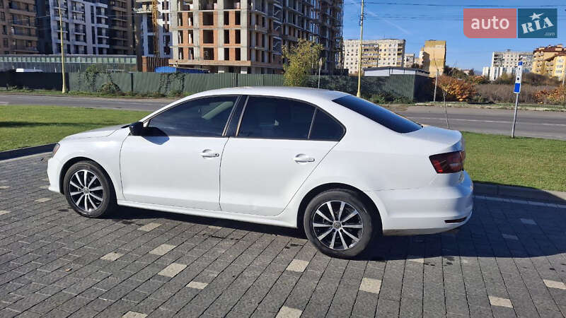Седан Volkswagen Jetta 2016 в Ужгороде