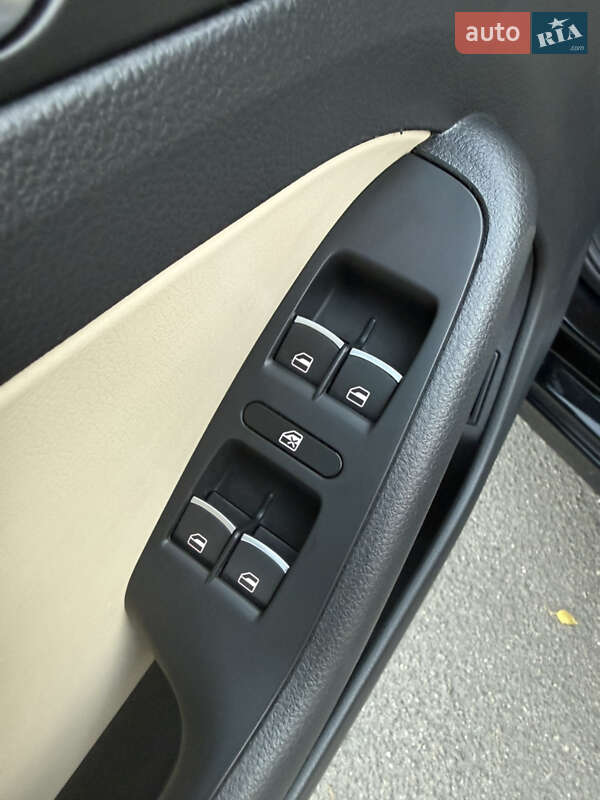 Седан Volkswagen Jetta 2014 в Хмельницком