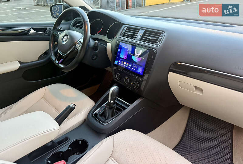 Седан Volkswagen Jetta 2014 в Хмельницком