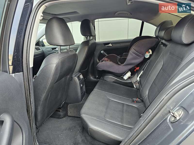 Седан Volkswagen Jetta 2011 в Броварах