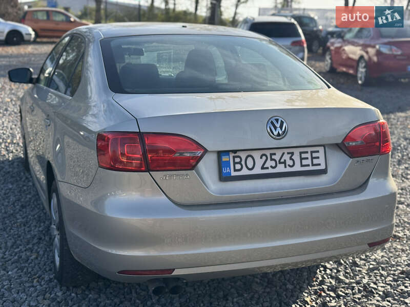 Седан Volkswagen Jetta 2012 в Хмельницком
